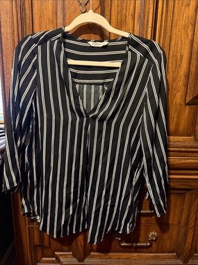 stradivarius Black Top with White Vertical Stripes